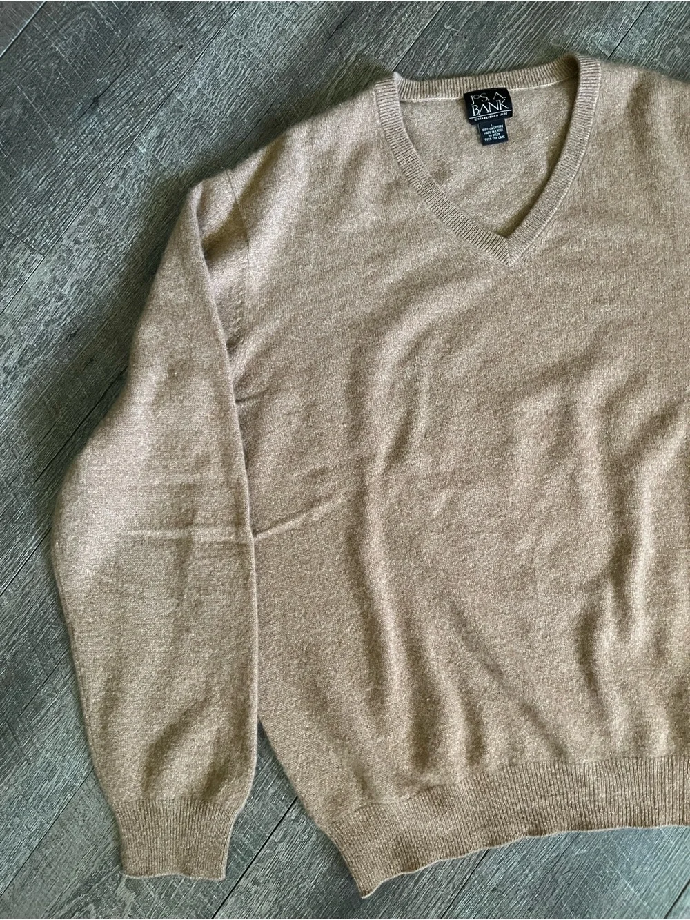 Jos. A. Bank Men's 100 % Cashmere V-Neck Sweater in Brown
